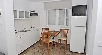 Hotel Triton & 3*