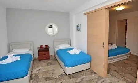 Hotel Triton &